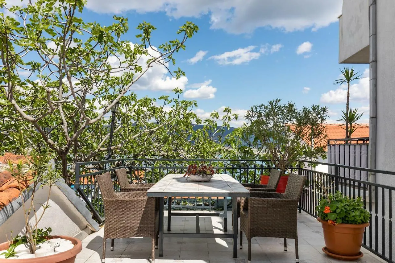 Apartments Rogulj Trogir 0*,